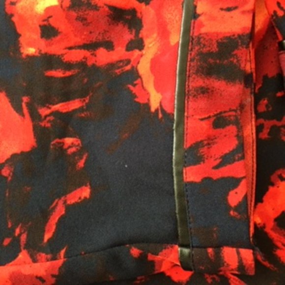 MERONA WOMEN DRESS.   SIZE L/G.   COLOR: RED BLUE AND BLACK - Picture 3 of 4